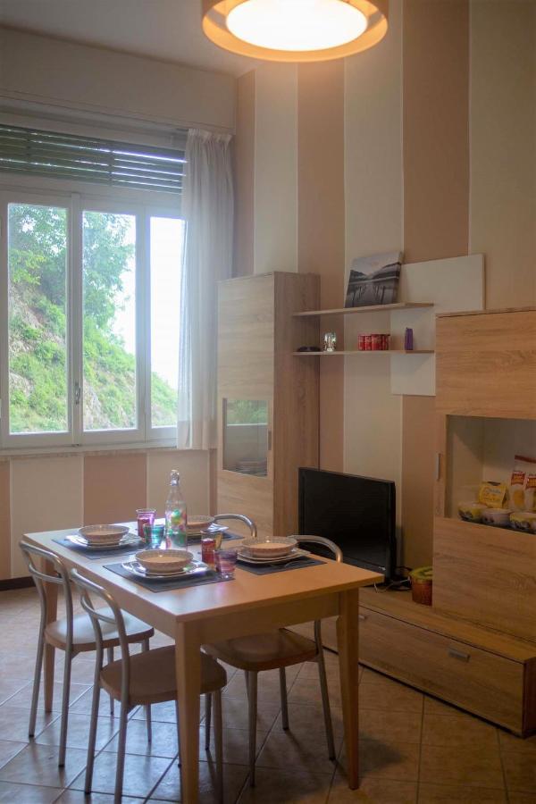 Appartamento Timeless Con Piscina E Tennis Valbrona Екстериор снимка
